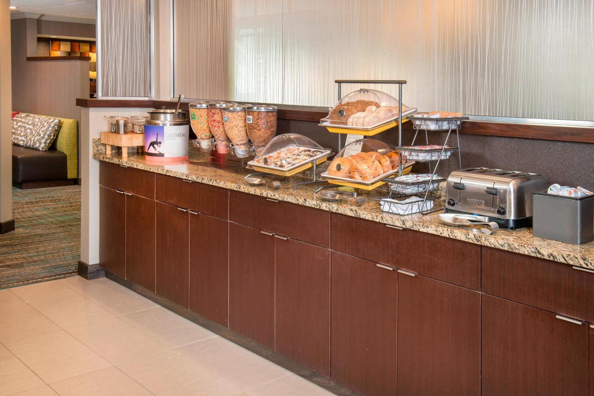 Residence Inn Frederick Hotel 3*